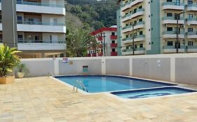 Condomínio Familiar com apartamento a 150 metros do mar em área nobre da Praia Grande em Ubatuba